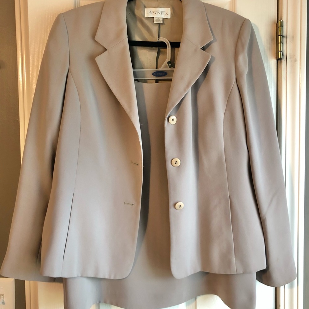 Taupe business suit -jacket and skirt